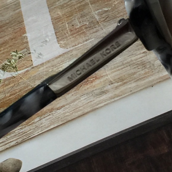 MICHAEL KORS ADELAIDE SUNGLASSES NWT - Picture 3 of 3